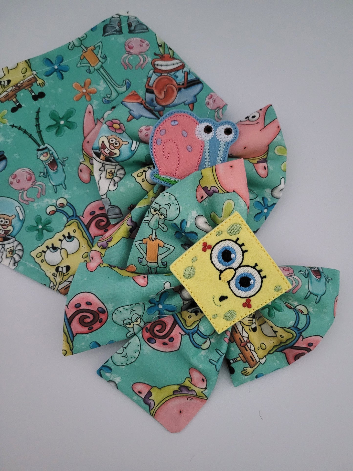 Who lives in a pineapple sailor bow