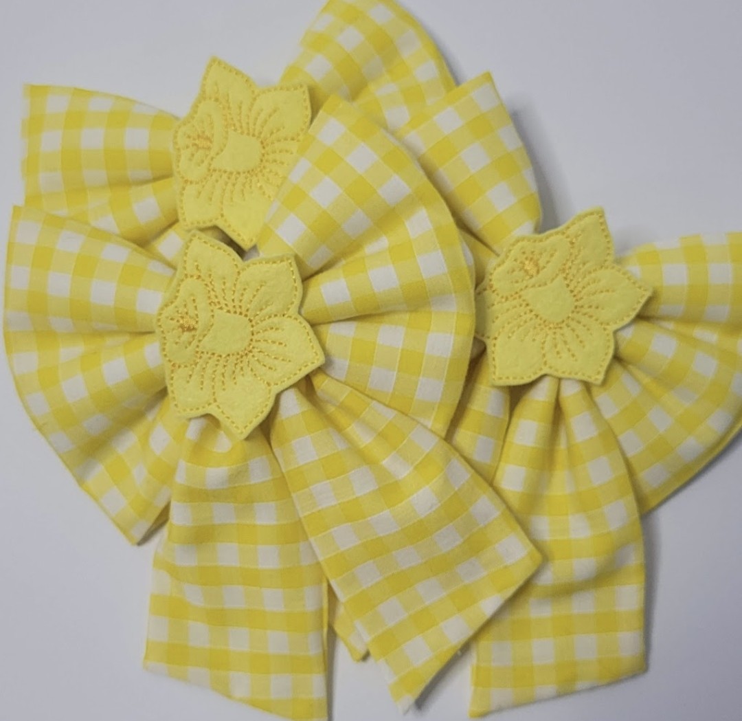 Gingham daffodil embroidered sailor bow