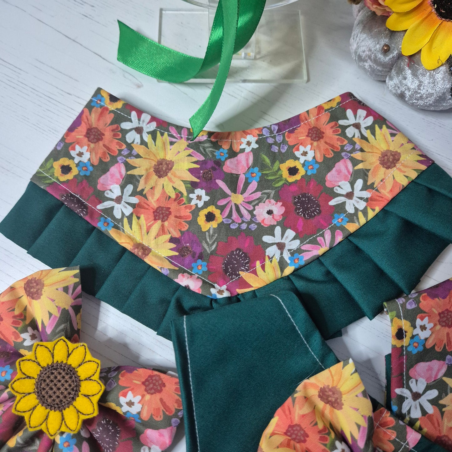 Autumn blooms ruffle bandana