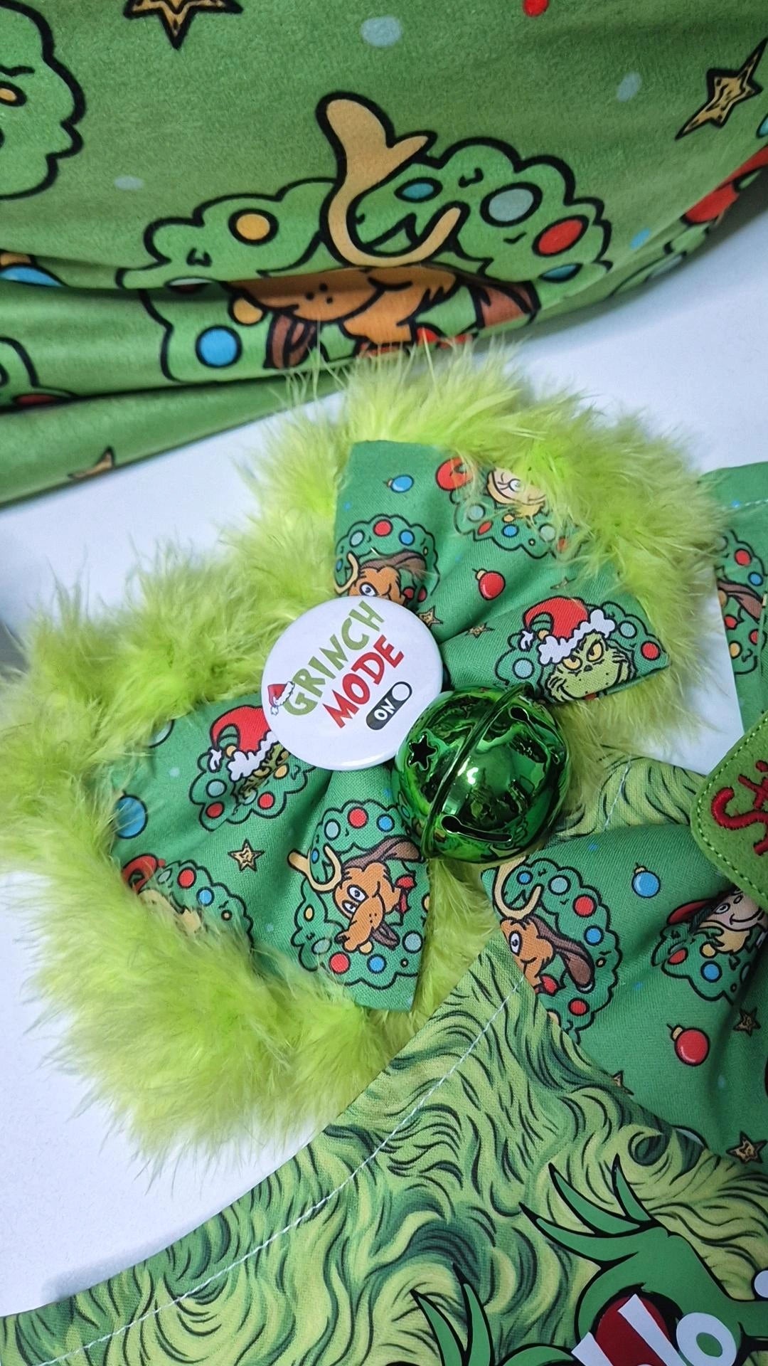 Merry grinchmas mode fluffy jingle slogan bowtie