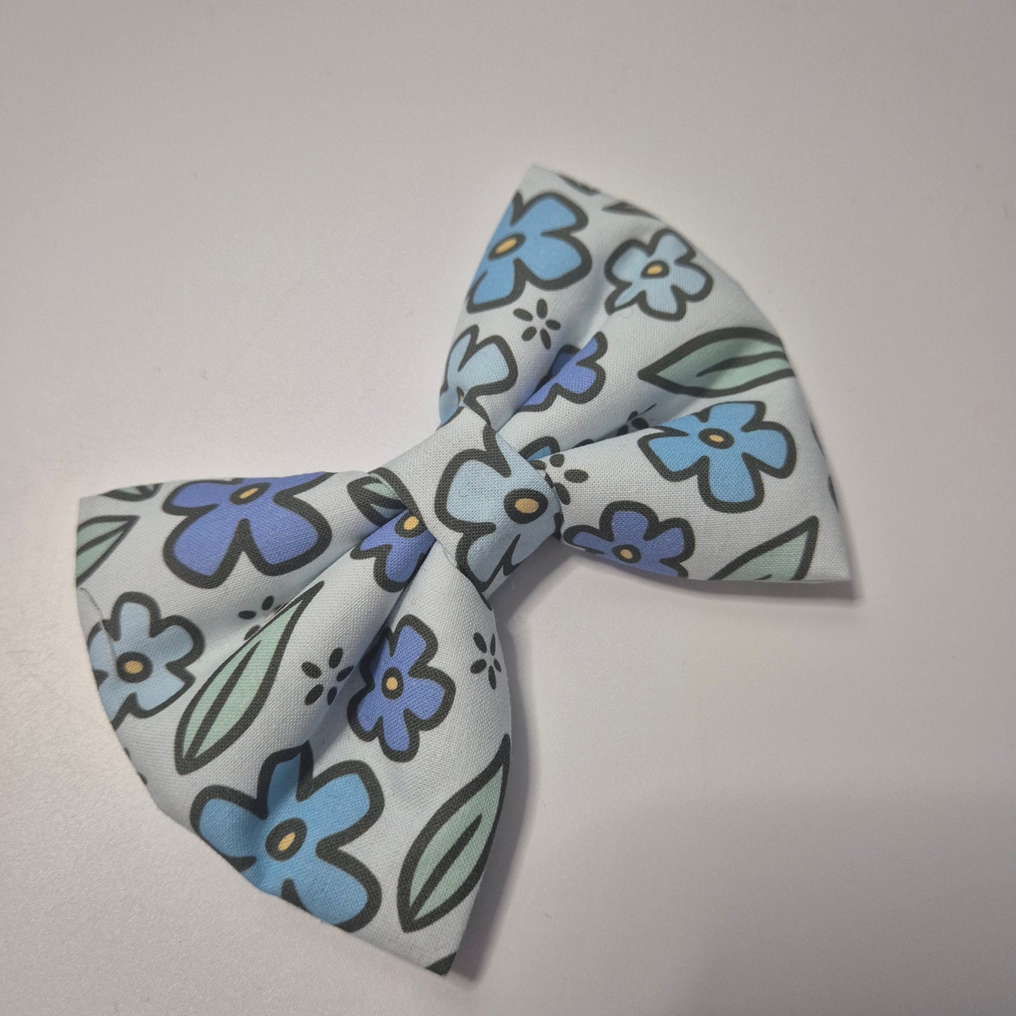 Plain forget me not bowtie