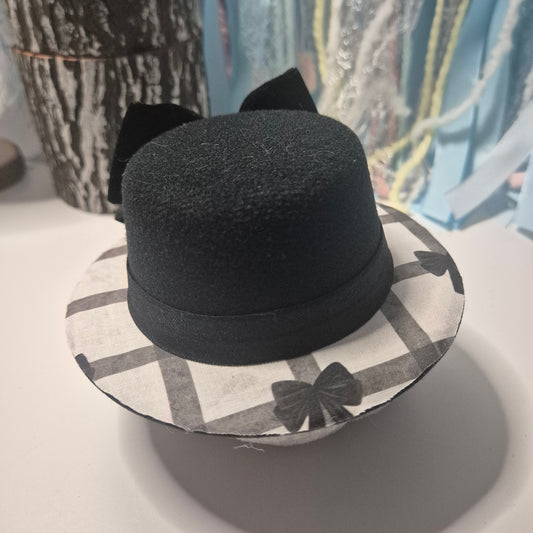 Black bow bowler