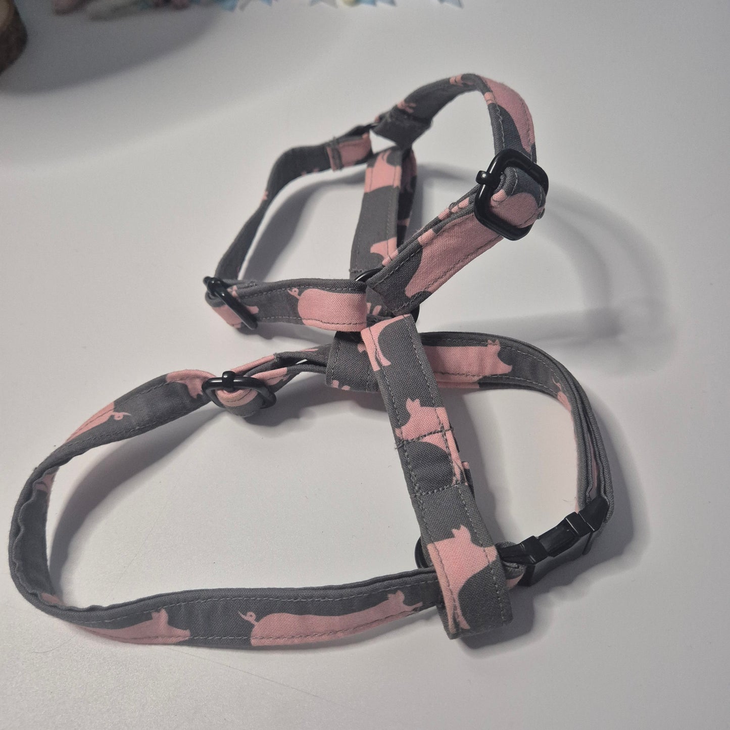 Small pig harness