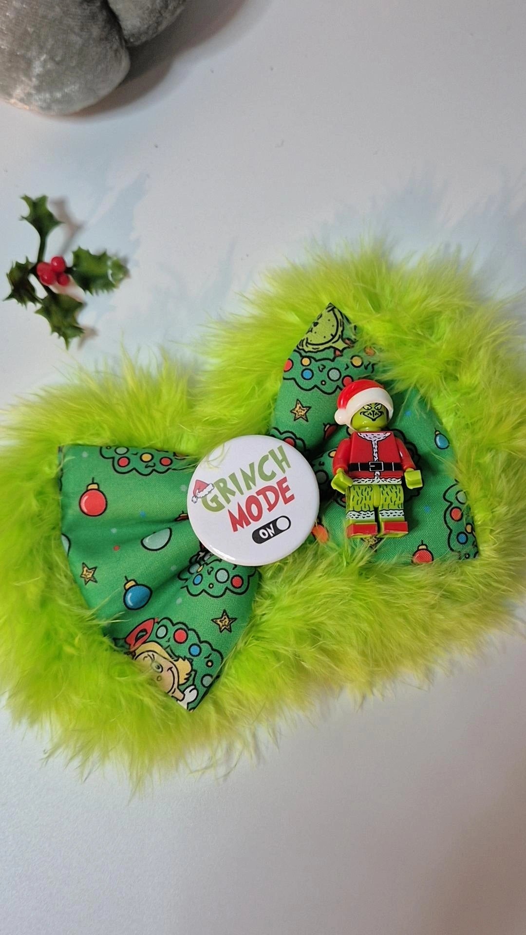 Fluffy grinchmas minifigure slogan bowtie
