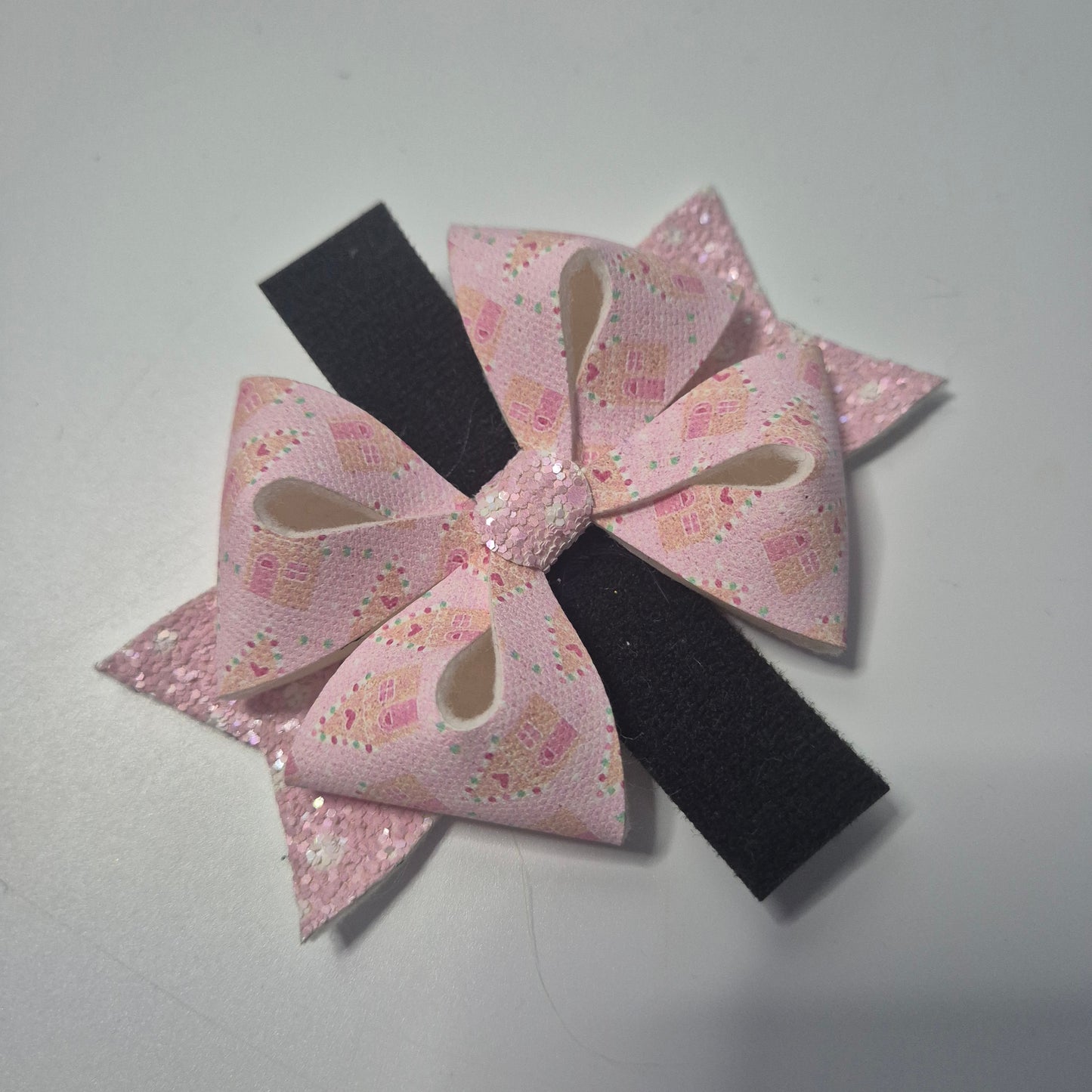 Gingerbread house Pink bow