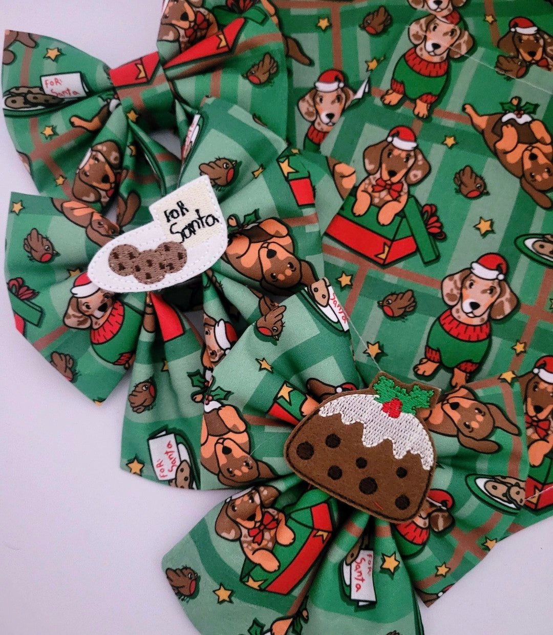 Xmas dachshund embroidered sailor bow