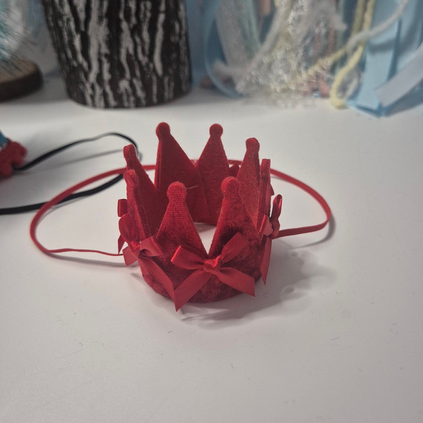 Red bow crown