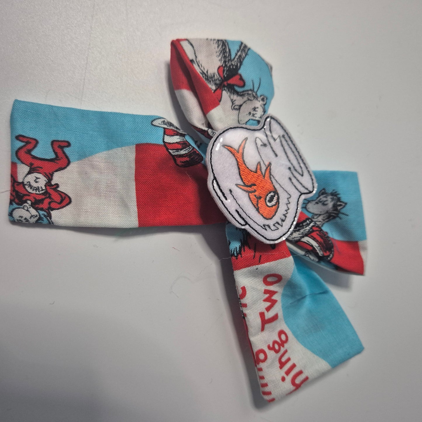 Fish cat bow